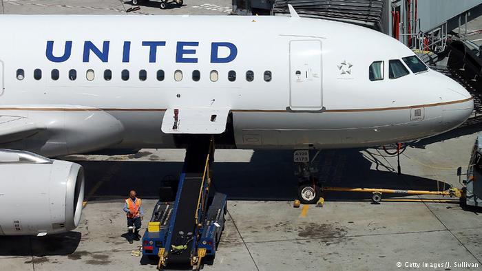 Pilots arrested in Scotland on intoxication charges